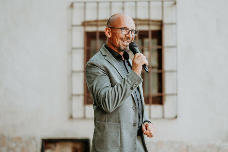 Moderation für alle Abläufe durch Harald Winkler am Tag der Hochzeit