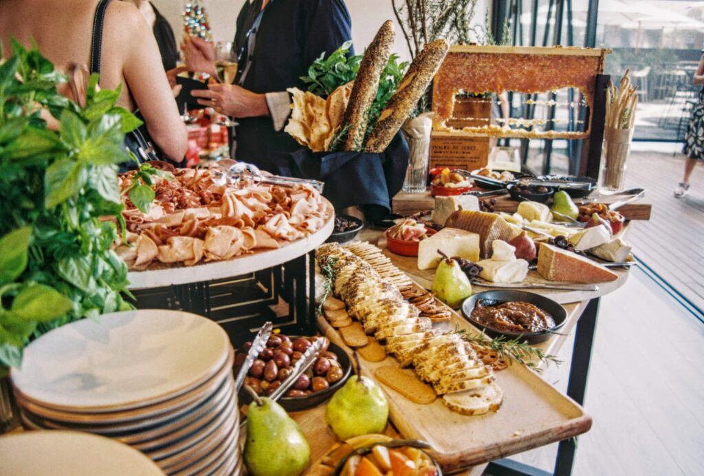 Essensbuffet mit köstlichen Speisen